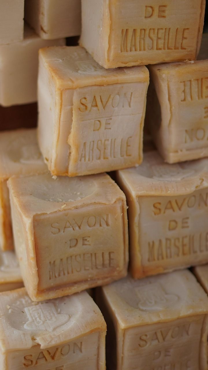 découvrez notre gamme de cosmétiques naturels, formulés avec des ingrédients biologiques pour prendre soin de votre peau en douceur et respect de l'environnement.