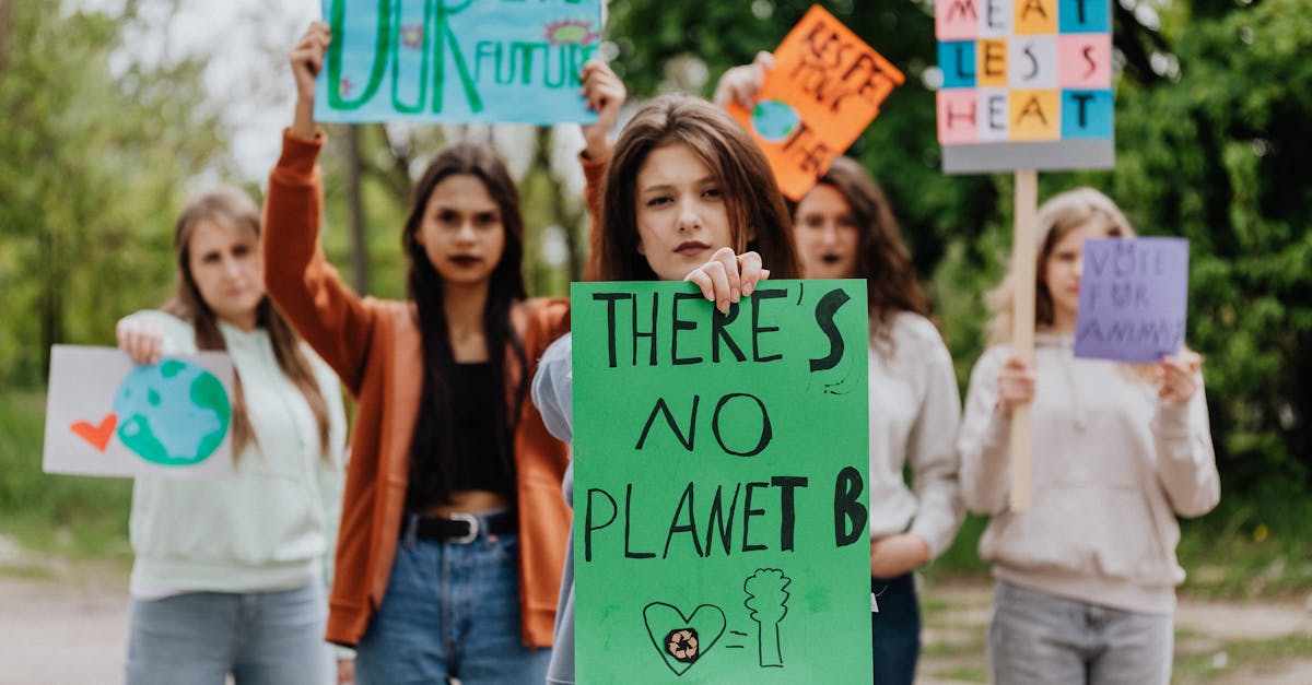 découvrez comment l'engagement des jeunes fait bouger la lutte contre le changement climatique et inspire des actions durables pour un avenir meilleur.