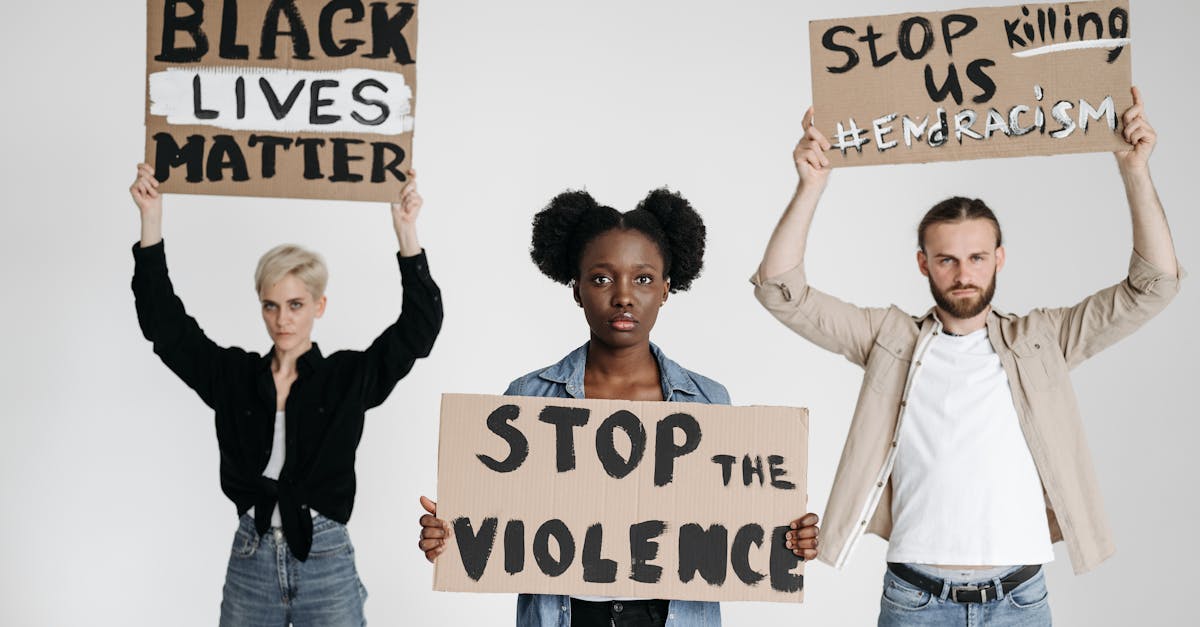 découvrez une analyse approfondie du racisme, ses origines, ses manifestations et les moyens de le combattre pour promouvoir l'égalité et la tolérance.