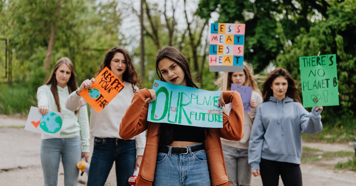 découvrez l'importance de l'engagement communautaire pour renforcer les liens sociaux et promouvoir le développement durable. apprenez des stratégies efficaces pour impliquer votre communauté et favoriser une culture de collaboration et de solidarité.