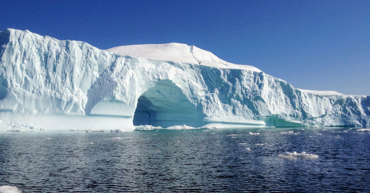 découvrez les enjeux liés à l'élévation du niveau de la mer, ses causes, ses impacts environnementaux et sociaux, ainsi que les solutions potentielles pour y faire face. informez-vous sur cette problématique cruciale qui affecte notre planète et l'avenir des générations futures.