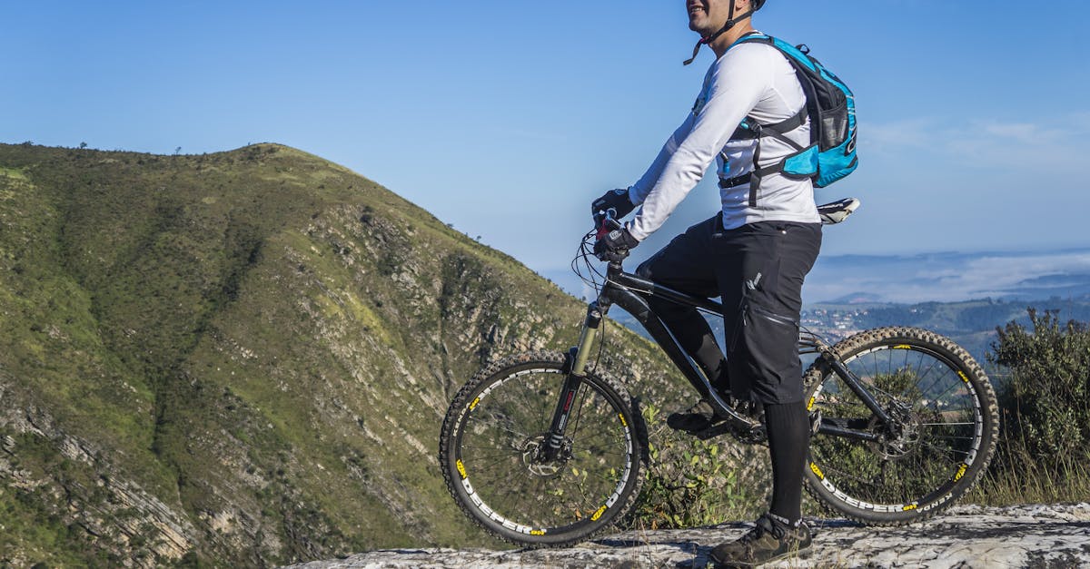 découvrez le monde fascinant du cyclisme : conseils, stratégies d'entraînement, équipements essentiels et destinations idéales pour tous les passionnés de vélo. que vous soyez débutant ou cycliste chevronné, trouvez ici tout ce dont vous avez besoin pour pédaler vers de nouvelles aventures.