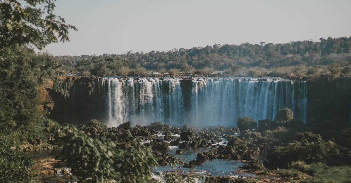 découvrez l'énergie hydraulique, une source renouvelable et durable qui utilise la force de l'eau pour produire de l'électricité. explorez ses avantages, son fonctionnement et son rôle dans la transition énergétique.