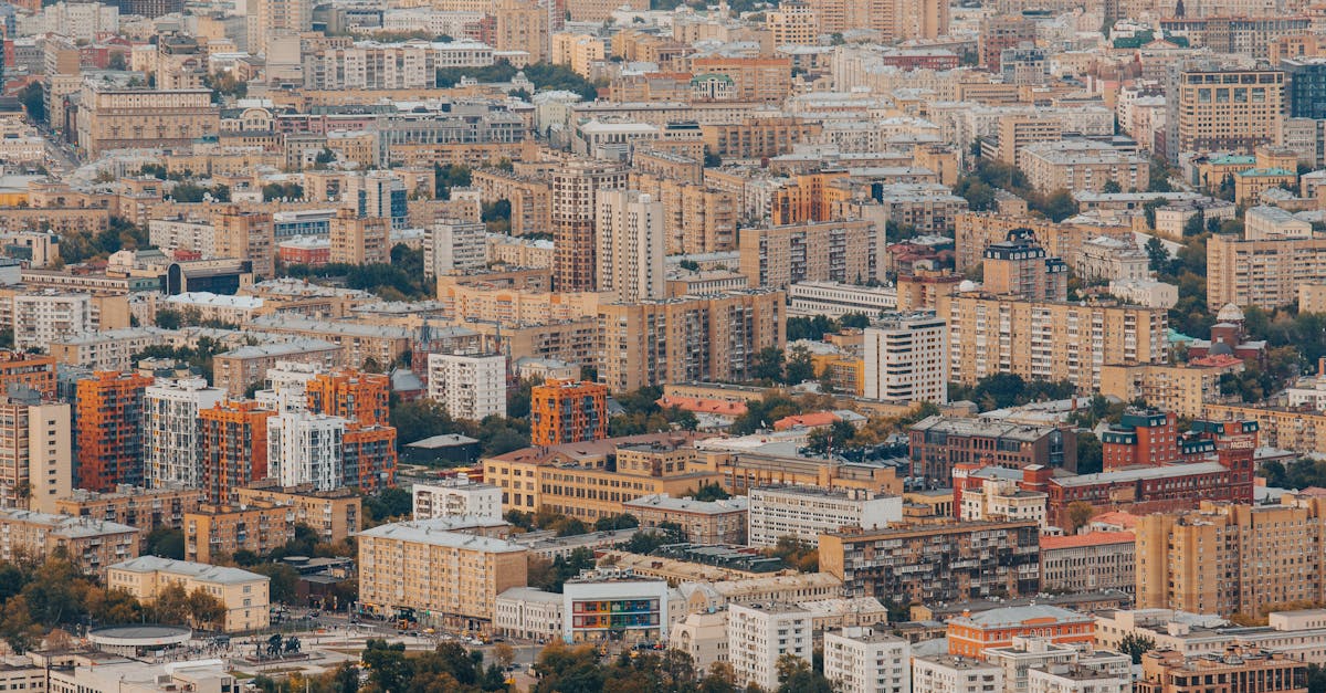 découvrez le monde fascinant de l'urbanisme, une discipline qui façonne nos villes et optimise notre environnement. plongez dans les enjeux de aménagement urbain, de développement durable et de coexistence harmonieuse entre espaces verts et constructions modernes.