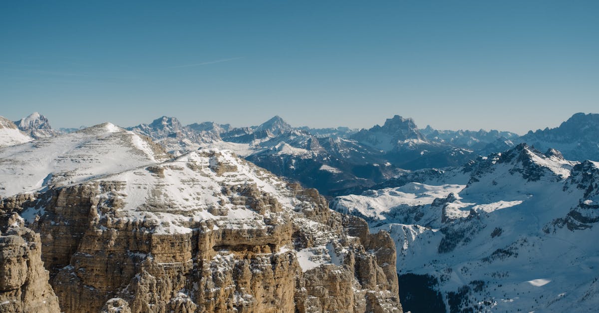 Un outil simplifié pour déchiffrer les dynamiques des glaciers à long terme et leurs conséquences