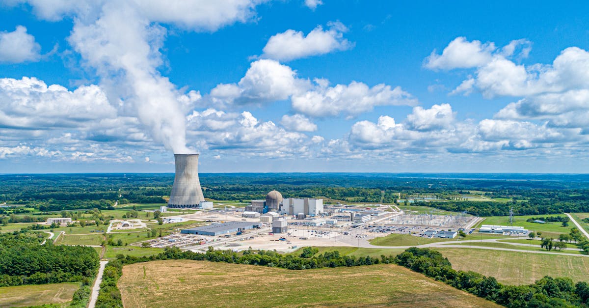 découvrez l'énergie nucléaire, une source puissante et controversée d'électricité. explorez ses avantages, ses défis et son impact sur l'environnement dans le contexte énergétique actuel.