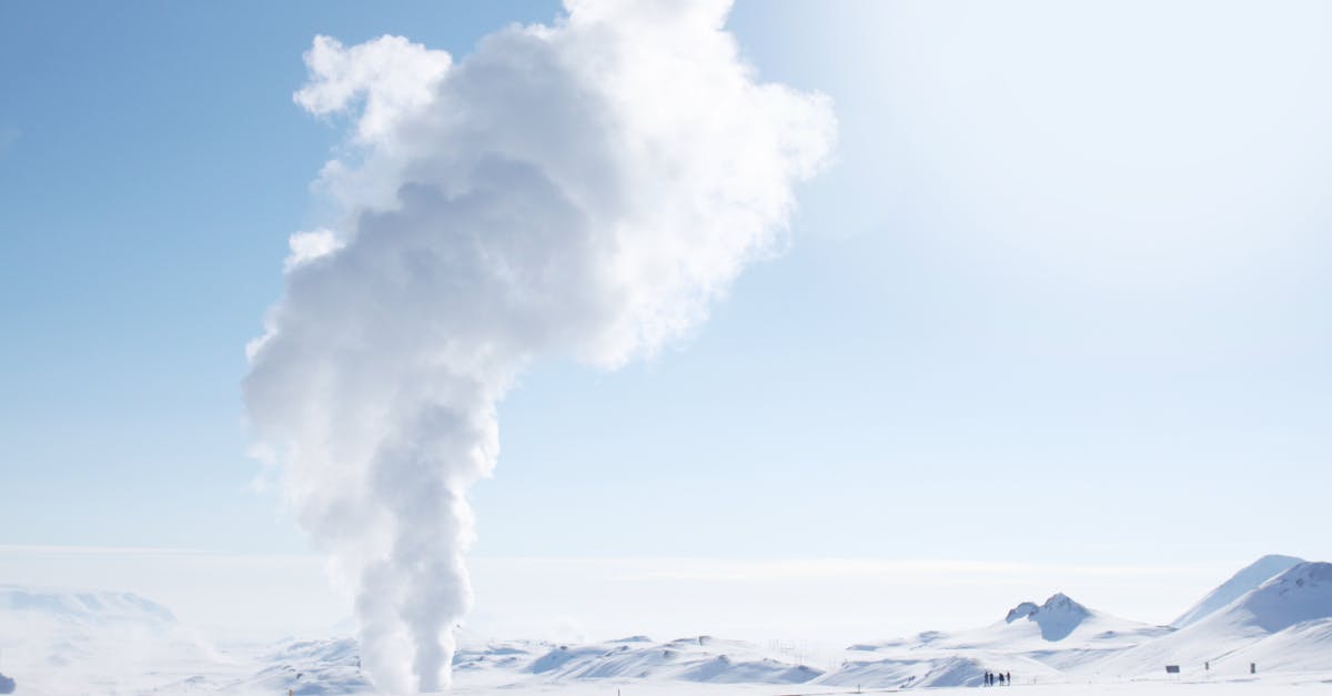 découvrez l'énergie géothermique, une source d'énergie renouvelable durable. apprenez comment cette technologie exploite la chaleur de la terre pour produire de l'électricité et chauffer des bâtiments, contribuant ainsi à un avenir énergétique plus vert et respectueux de l'environnement.