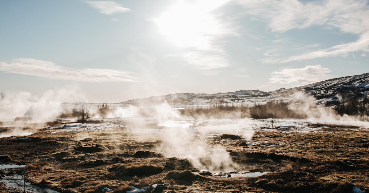 découvrez l'énergie géothermique, une source d'énergie renouvelable et durable qui utilise la chaleur de la terre pour produire de l'électricité et chauffer des bâtiments. apprenez comment cette technologie innovante contribue à réduire les émissions de carbone et à promouvoir un avenir énergétique plus durable.