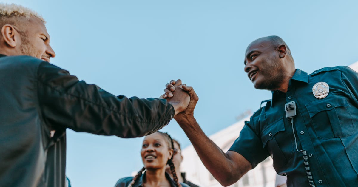 découvrez les partenariats public-privé, des collaborations stratégiques qui unissent le secteur public et le secteur privé pour favoriser le développement économique, améliorer les infrastructures et offrir des services de qualité. apprenez comment ces alliances innovantes contribuent à des projets durables et bénéfiques pour la société.