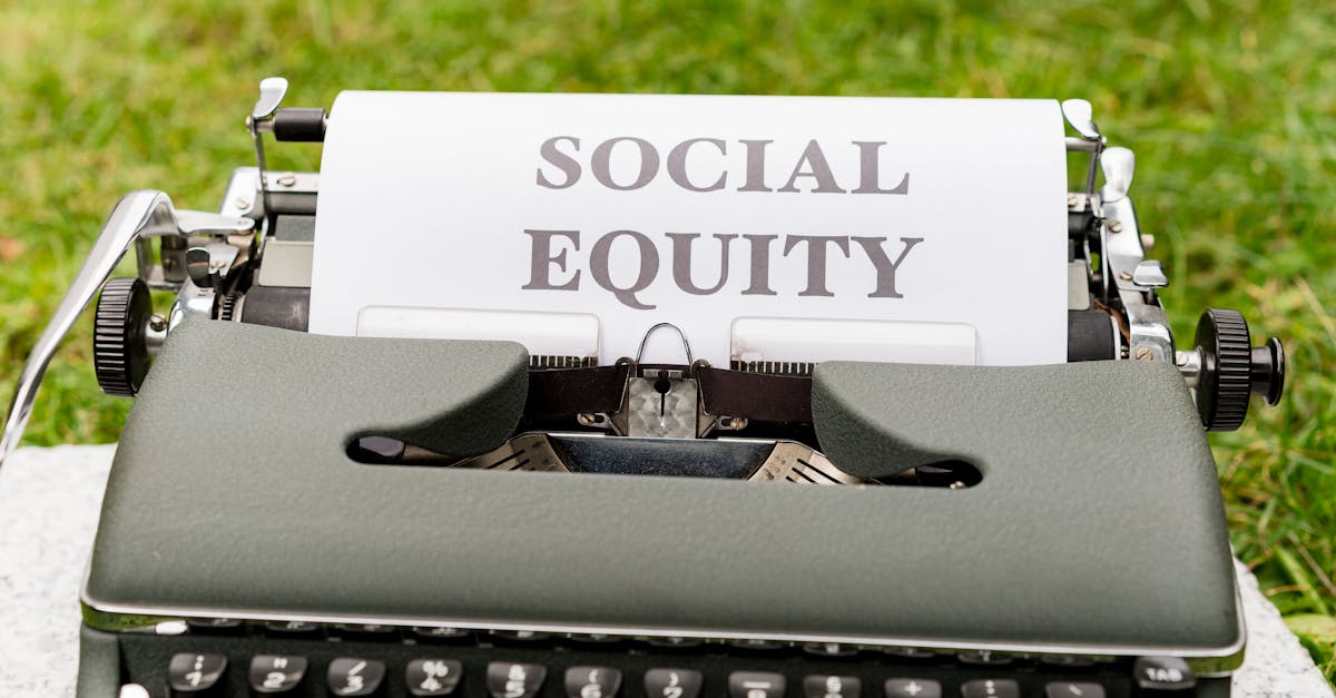 découvrez l'importance de la cohésion sociale dans nos sociétés modernes. explorez les facteurs qui favorisent l'unité, le dialogue et la solidarité entre les individus, et apprenez comment renforcer les liens communautaires pour un avenir harmonieux.