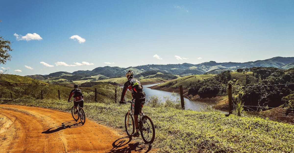 découvrez l'univers du cycling : conseils, techniques, équipements et itinéraires pour tous les passionnés de vélo, qu'ils soient débutants ou confirmés.