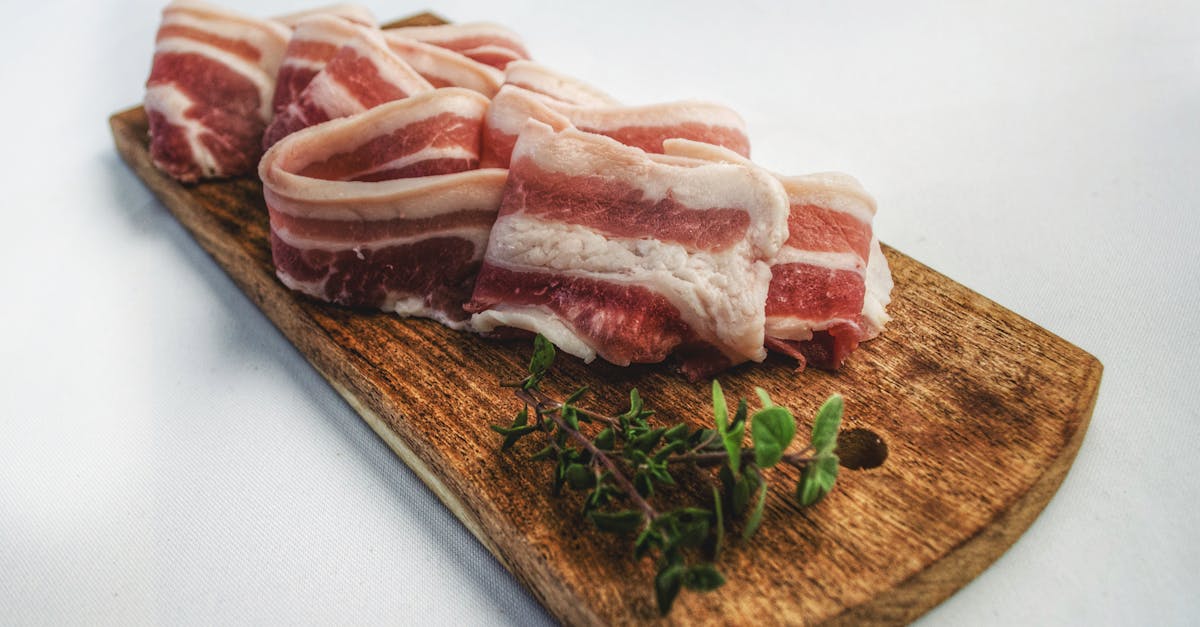 découvrez tout sur la viande : ses différents types, ses bienfaits nutritionnels, des conseils de préparation et des recettes savoureuses pour une alimentation équilibrée.
