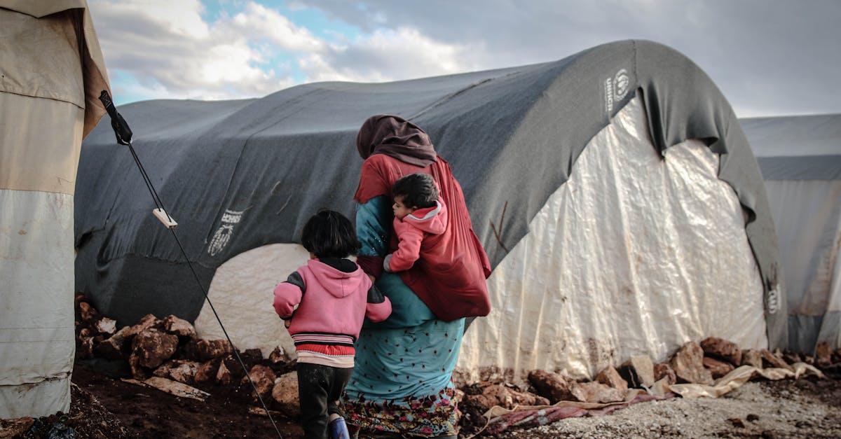 découvrez les causes, les conséquences et les solutions à la pauvreté dans le monde. analyse, statistiques et actions pour réduire la précarité et améliorer le quotidien des personnes concernées.