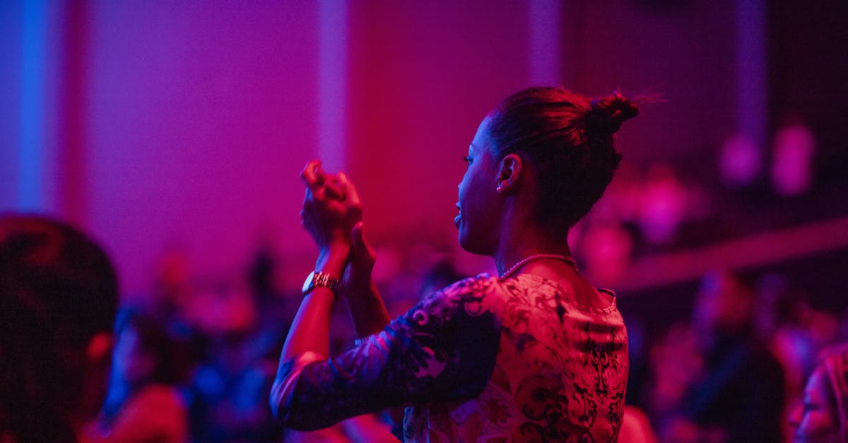 découvrez notre festival de théâtre : une programmation riche en spectacles, performances et créations originales pour tous les amateurs d’arts vivants. réservez vite vos places !