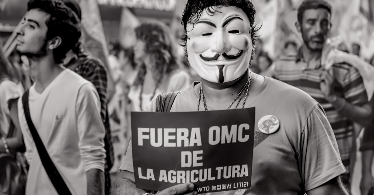 découvrez le rôle et les missions de l’organisation mondiale du commerce (omc ou wto), son impact sur le commerce international, ses accords et son influence sur l’économie mondiale.