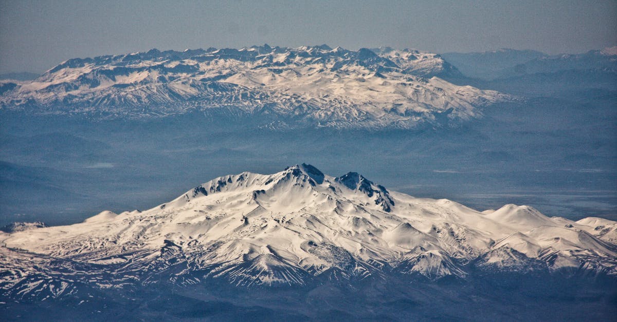 découvrez les sommets climatiques, des rencontres internationales clés pour discuter des actions contre le changement climatique et promouvoir un avenir durable.