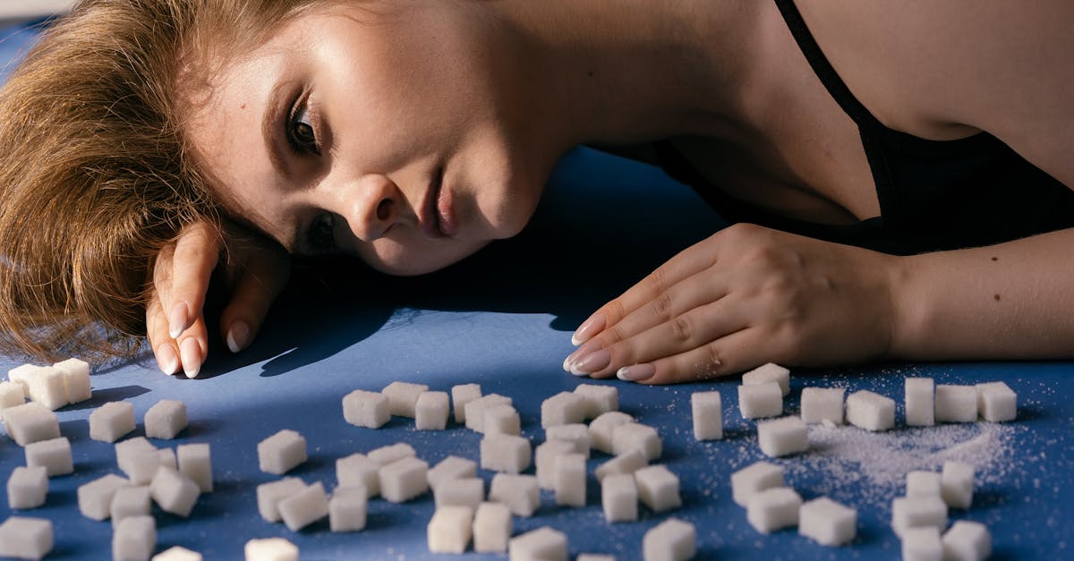 découvrez l'impact de la consommation de sucre sur la santé, les recommandations pour une alimentation équilibrée, et comment réduire votre apport quotidien en sucre.