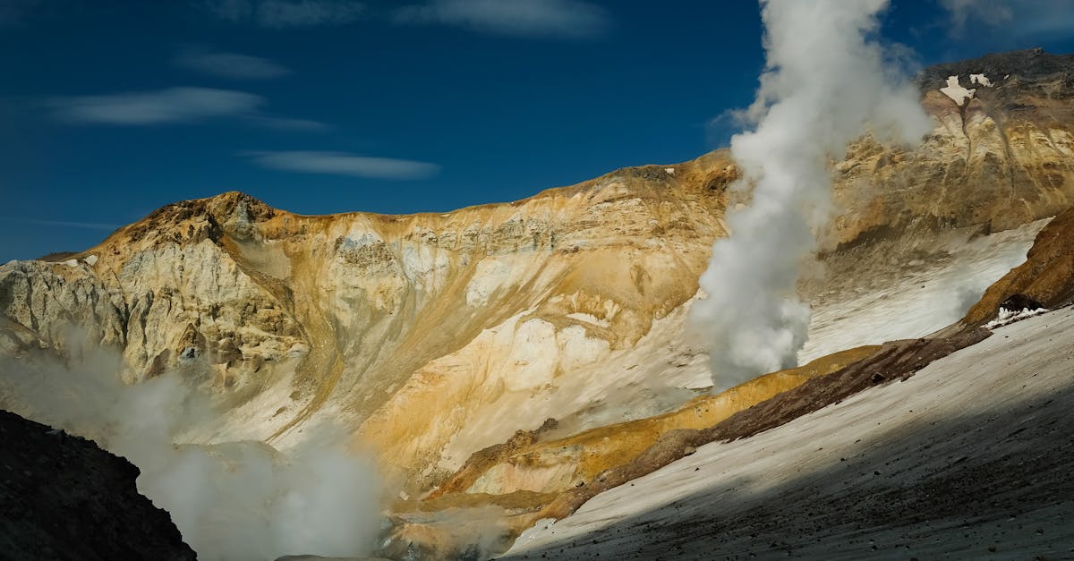 d&eacute;couvrez les fondamentaux de la tectonique des plaques, leur r&ocirc;le dans la formation des montagnes, les s&eacute;ismes et l'&eacute;volution de la surface terrestre.