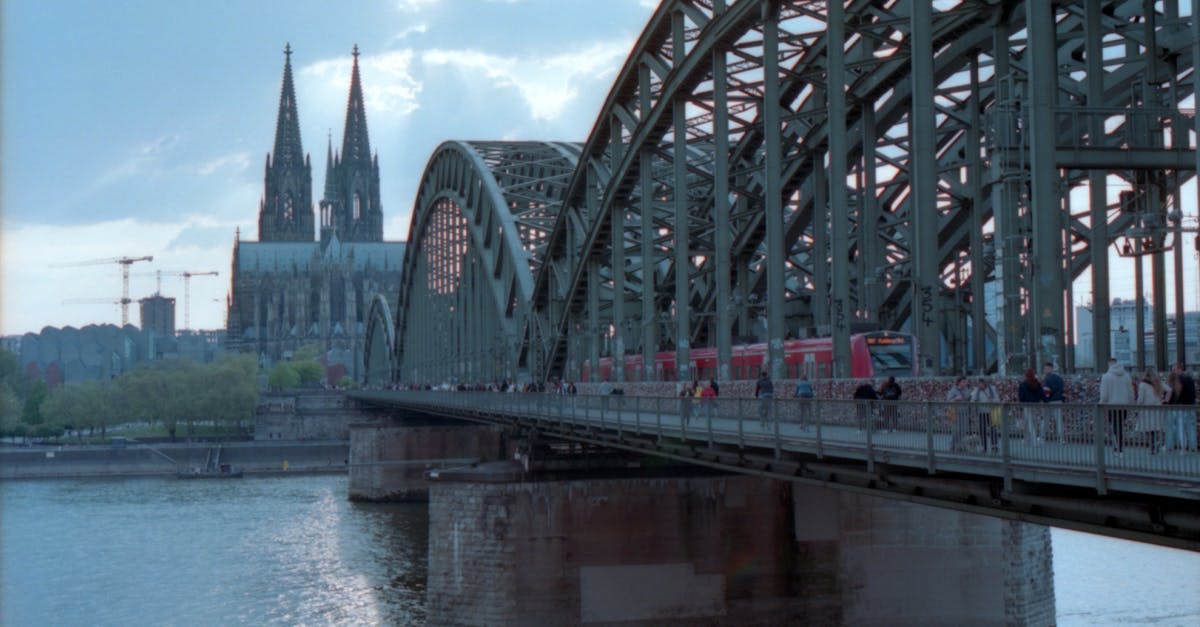 découvrez tout sur la zone euro : histoire, pays membres, économie et impact de l'euro en europe.