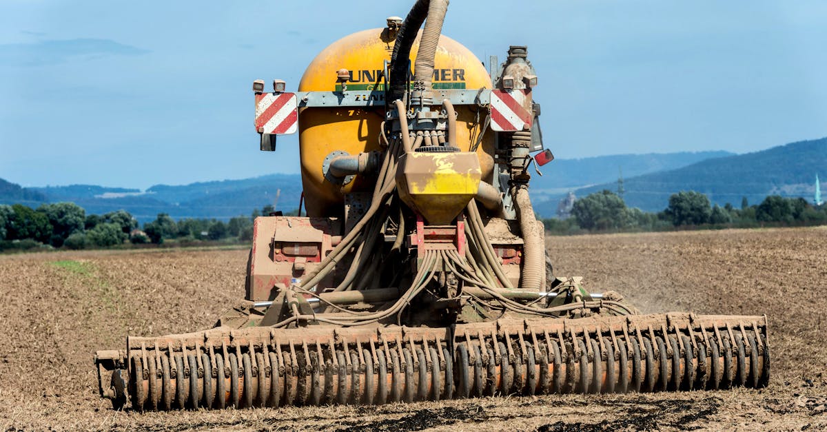 découvrez les causes et les conséquences de la crise des engrais, ainsi que ses impacts sur l'agriculture mondiale et les solutions possibles pour y remédier.