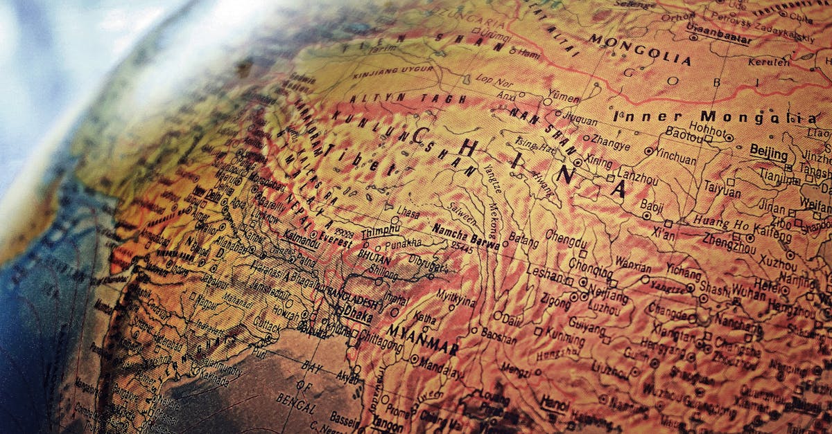 analyse et compr&eacute;hension des enjeux g&eacute;opolitiques mondiaux, des relations internationales et des strat&eacute;gies des &eacute;tats.