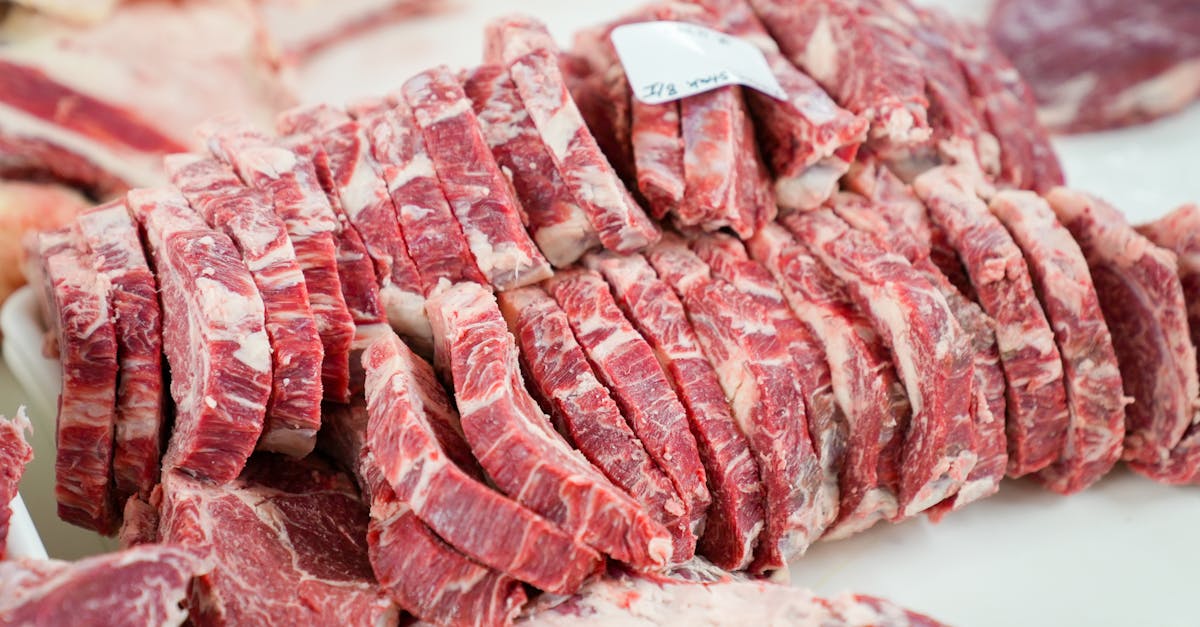 d&eacute;couvrez comment le lobbying de l'industrie de la viande influence les politiques publiques, les r&eacute;glementations et les enjeux environnementaux et de sant&eacute;.