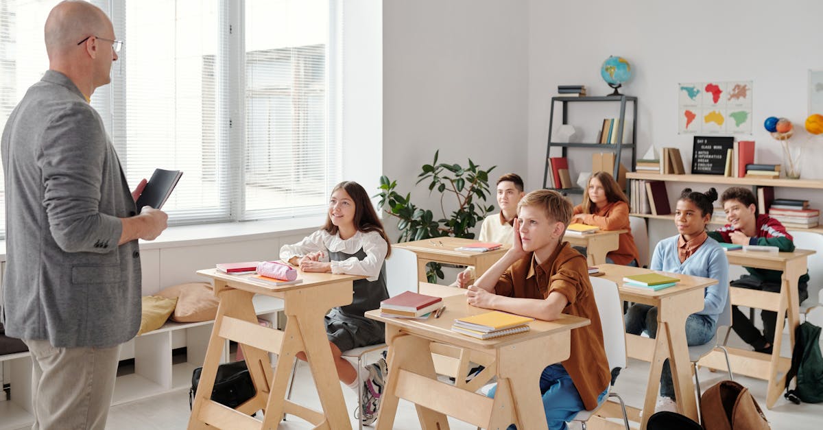 r&eacute;ductions de personnel dans les &eacute;coles rurales : impact sur l'&eacute;ducation et les communaut&eacute;s locales.