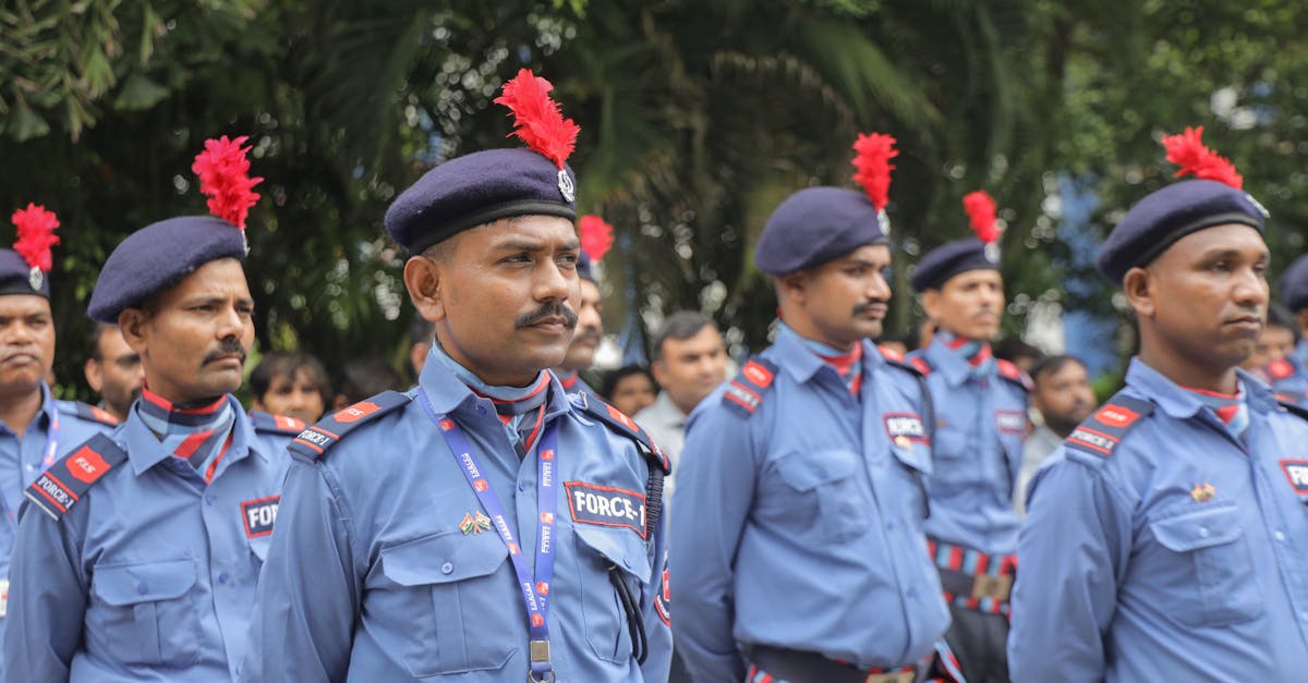 d&eacute;couvrez le concept de s&eacute;curit&eacute; humaine, qui place la protection des individus au c&oelig;ur des politiques de s&eacute;curit&eacute;, en abordant les menaces &eacute;conomiques, sociales, politiques et environnementales.