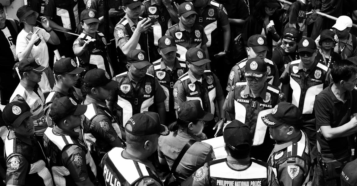 la s&eacute;curit&eacute; humaine : un concept centr&eacute; sur la protection des individus contre les menaces &eacute;conomiques, sociales, environnementales et politiques pour garantir leur dignit&eacute; et bien-&ecirc;tre.