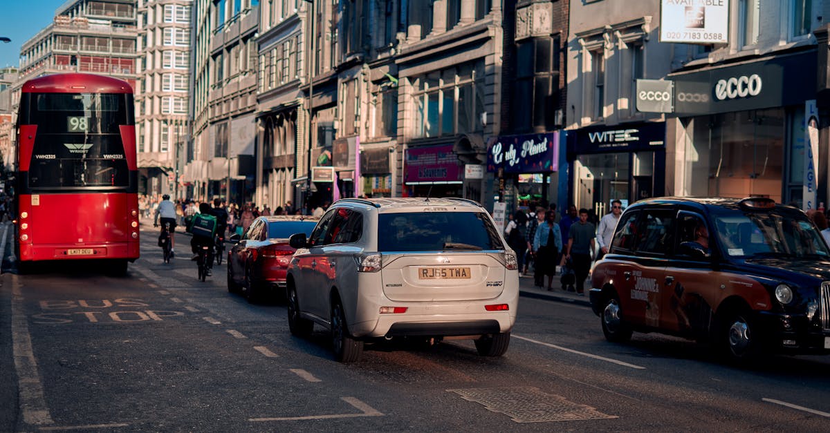 d&eacute;couvrez tout ce qu'il faut savoir sur les zones &agrave; faibles &eacute;missions (zfe) : r&eacute;glementations, v&eacute;hicules concern&eacute;s, et conseils pour circuler en respectant l'environnement.