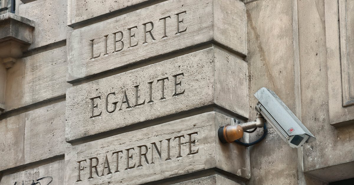 informations et analyses sur la d&eacute;mission de macron, ses causes, cons&eacute;quences et r&eacute;actions politiques en france.