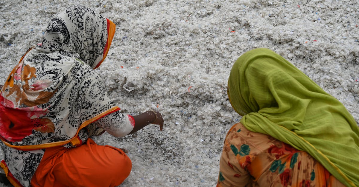 d&eacute;couvrez l'histoire du rana plaza, un symbole tragique de la catastrophe industrielle au bangladesh et ses r&eacute;percussions sur la s&eacute;curit&eacute; des travailleurs dans le secteur textile.