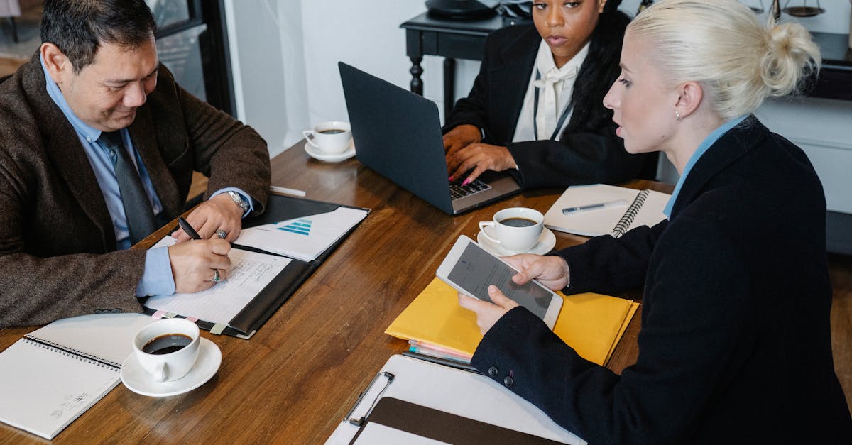 d&eacute;couvrez tout ce qu'il faut savoir sur l'arbitration : d&eacute;finition, processus, avantages et applications dans la r&eacute;solution des conflits.