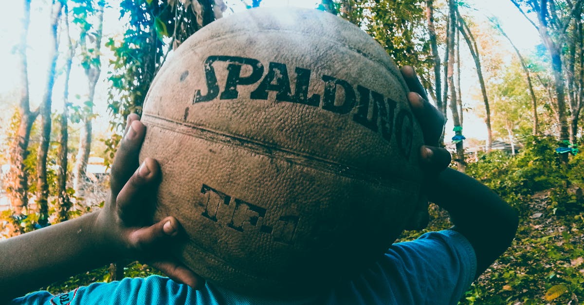 d&eacute;couvrez les enjeux et les causes de la violence dans le sport, ainsi que les solutions pour la pr&eacute;venir et promouvoir un environnement sportif sain et respectueux.