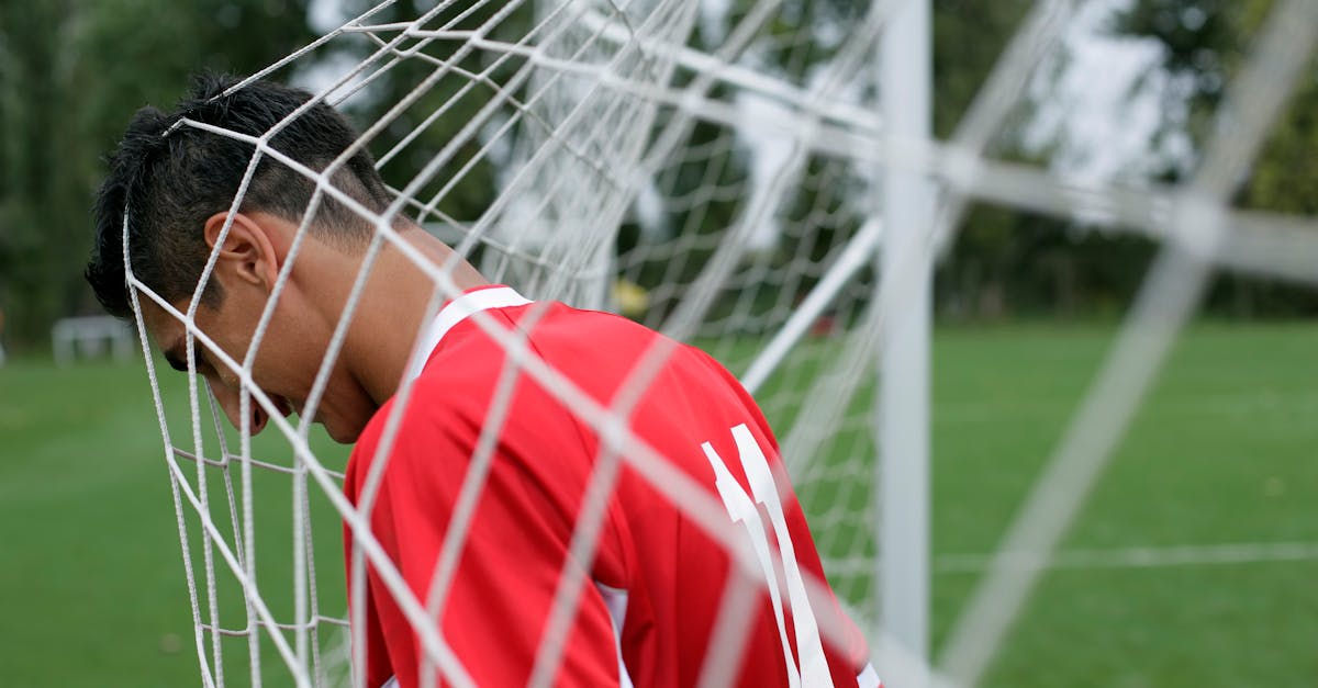 d&eacute;couvrez les enjeux de la violence dans le sport, ses causes, ses cons&eacute;quences et les solutions pour promouvoir un environnement sportif sain et respectueux.